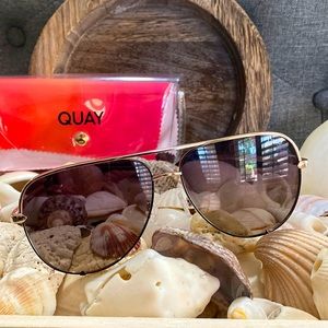 Quay high key aviator sunglasses! 😎